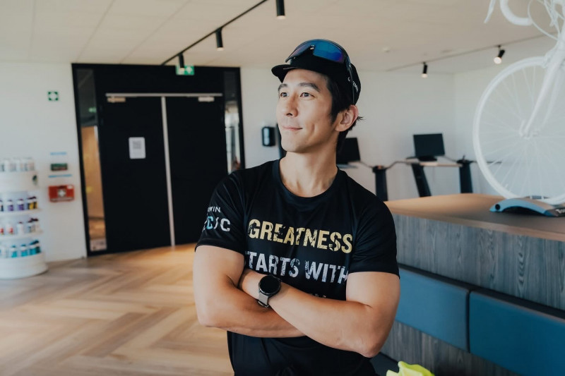 修杰楷被上銬帶走!賈靜雯人在廈門震驚:孩子嚇壞了