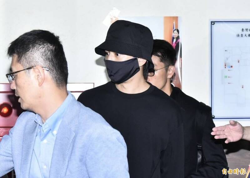 男星陳柏霖以50萬元交保。（記者陳奕全攝）