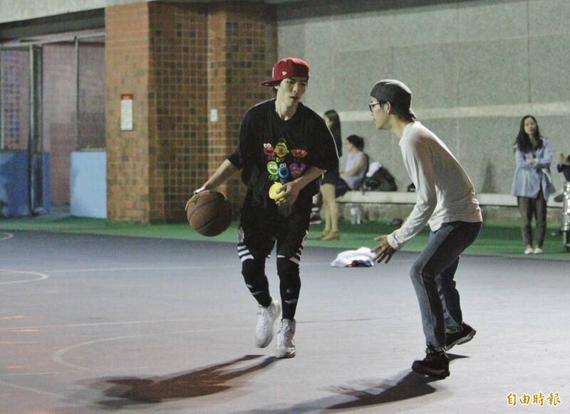 蕭敬騰霸氣發言「該當兵就當兵」  愛打籃球卻免役?