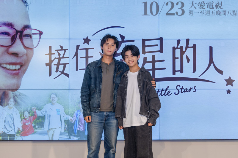謝展榮（左）、陳少卉在《接住流星的人》分別飾演青年及少年階段的「王博葦」。（大愛電視提供）