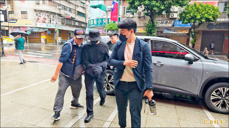 陳柏霖花10萬閃兵昨被拘提到案，是這波藝人最少價碼。（記者陸運鋒攝）