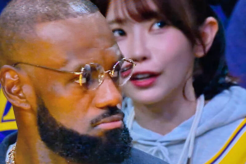 「AV版赤木晴子」同框詹皇  人氣女優意外成嬌點