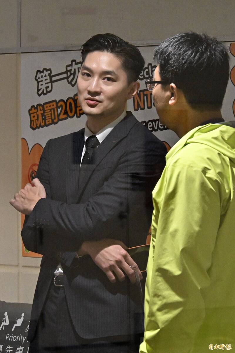 比坤達還帥!新北檢察官粘鑫被起底爆紅 美女律師李怡貞說話了