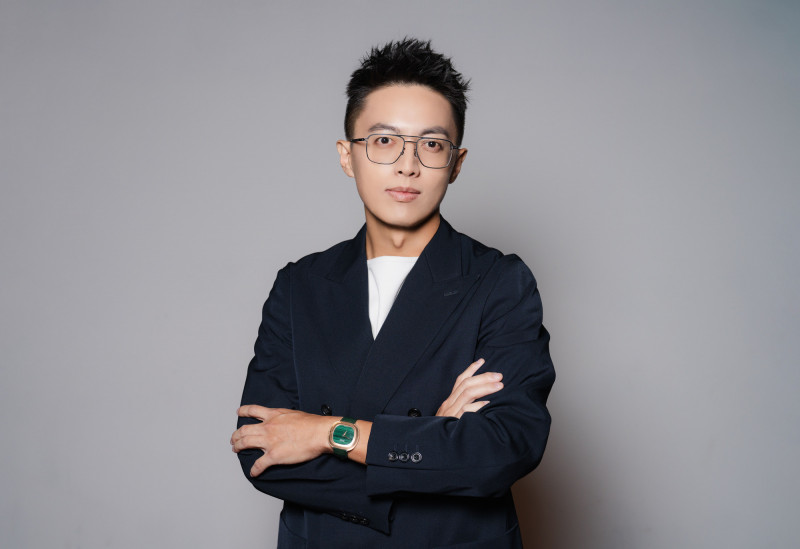 導演林君陽加盟華研音樂。（華研提供）