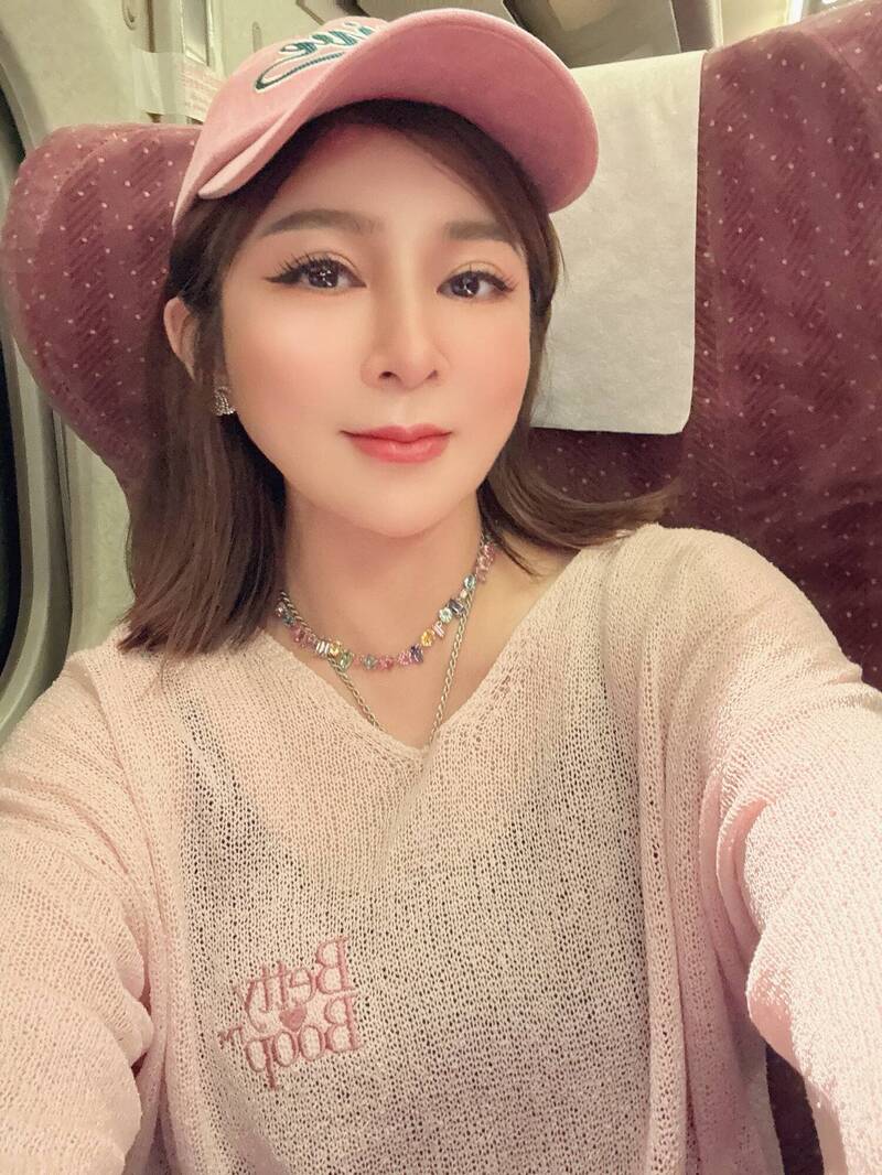 自稱「台灣濱崎步」的女星王彩樺。（翻攝自臉書）