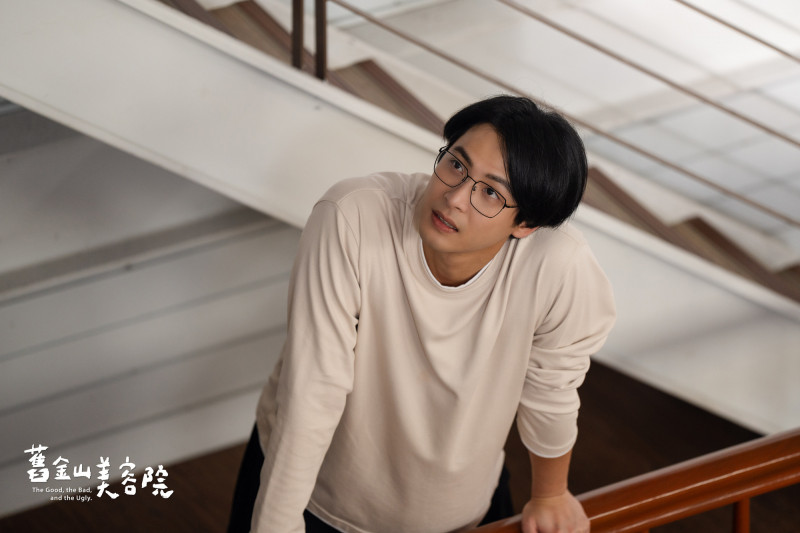 連晨翔在在《舊金山美容院》於大學時期就很關心劉品言的感情世界。（TVBS提供）