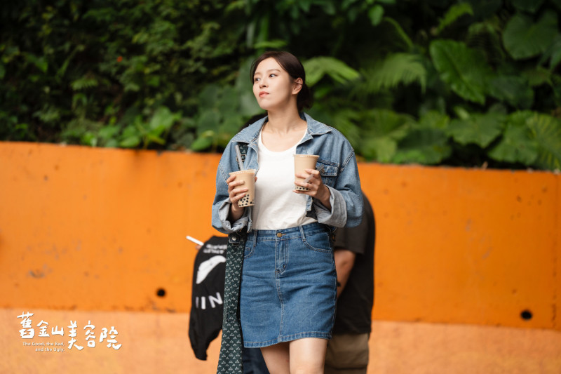 劉品言在《舊金山美容院》聽聞好友連晨翔暗中破壞自己的婚禮憤而離去。（TVBS提供）