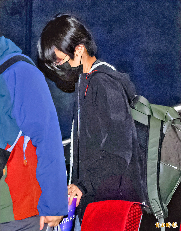 顏正國妻子昨低調出席《少年吔，安啦！》珍重再見慈善紀念場，仍未走出傷痛。（記者王文麟攝）