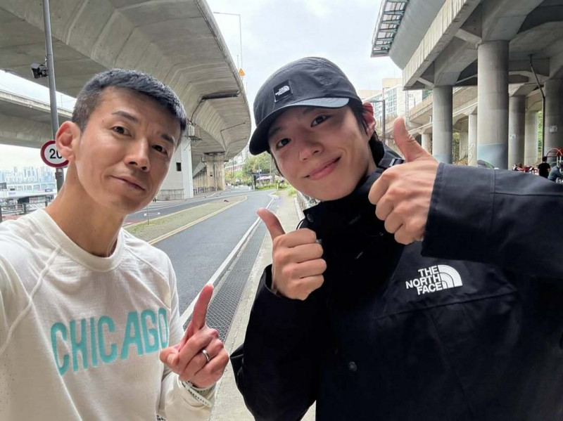 朴寶劍清晨10K太自律！跑步充電＋陽光笑容帥炸網友