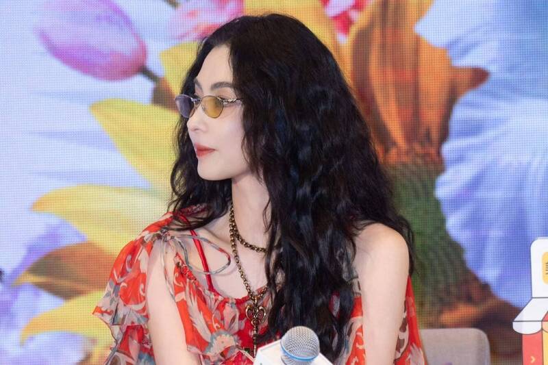 張柏芝糗大了!周星馳直接踢爆她私下真面目