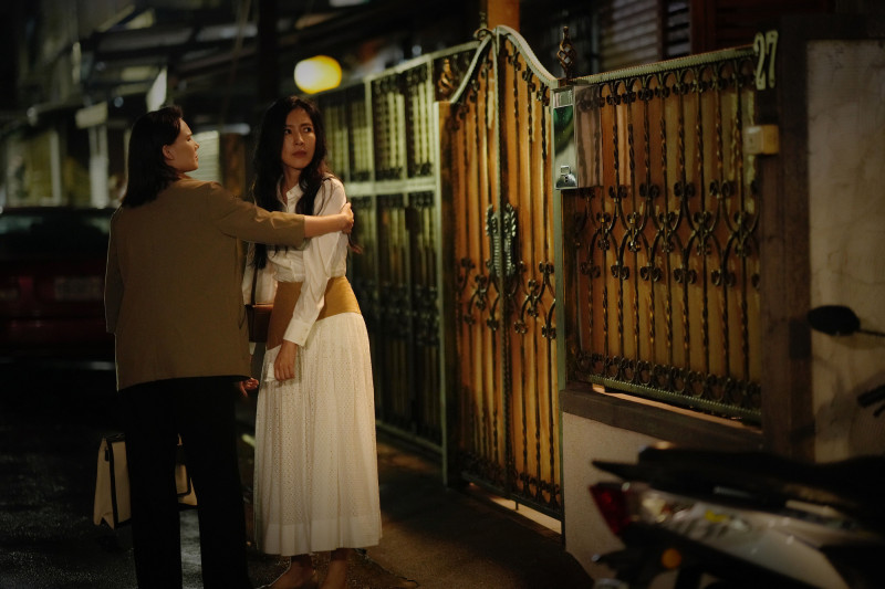 楊謹華（右）在《看看你有多愛我》飾演網紅媽媽「陳怡安」。（晴天影像提供）