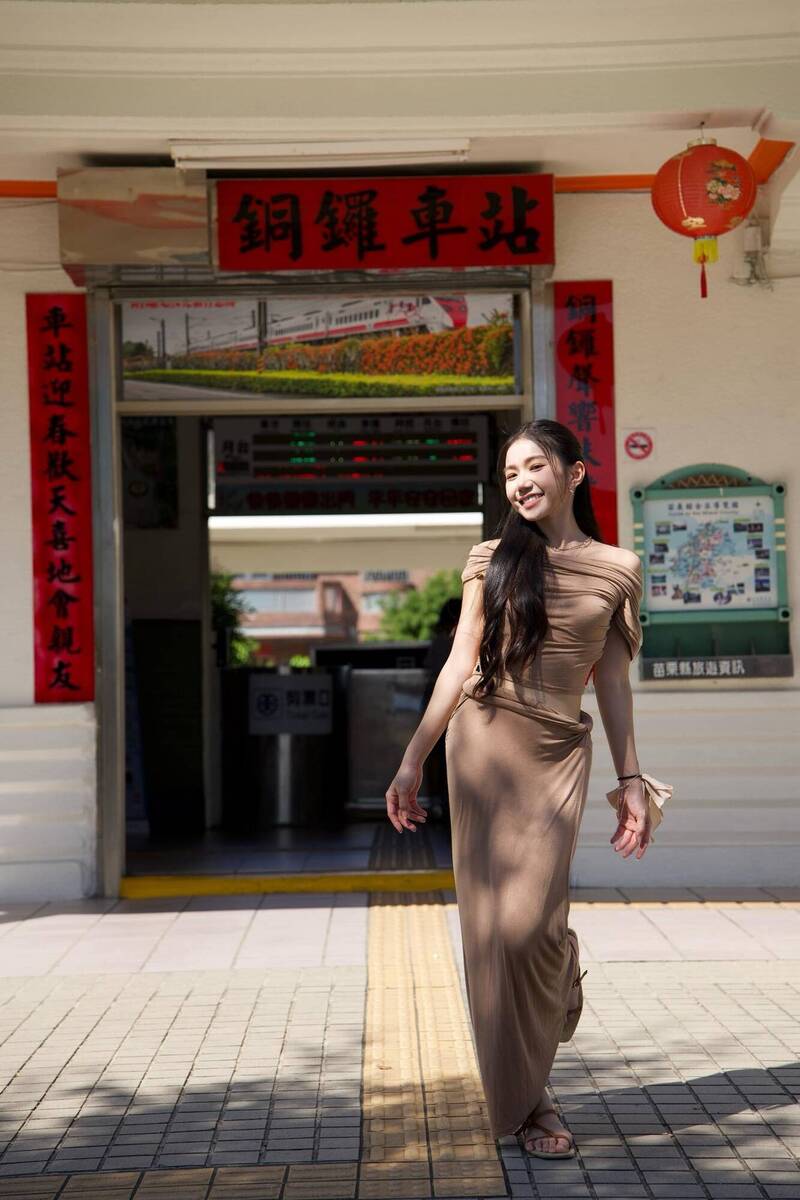 家寧發文後刪文又重發，動作重複數次被網友抓包。（翻攝自臉書）