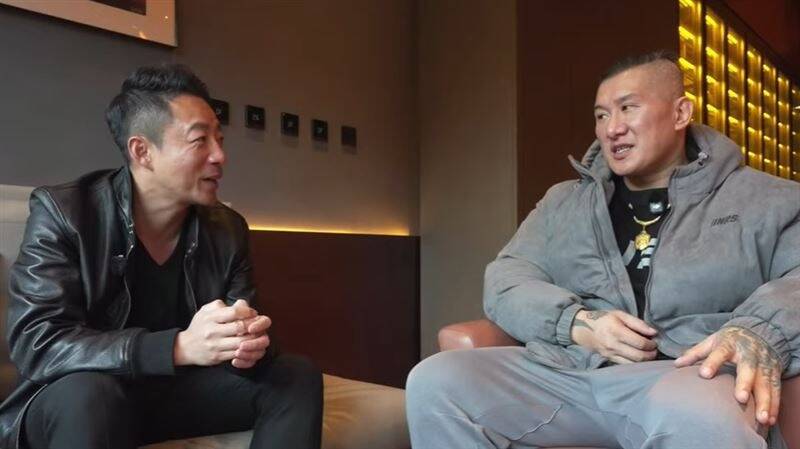 館長赴中國找汪小菲作陪。（翻攝自YouTube）