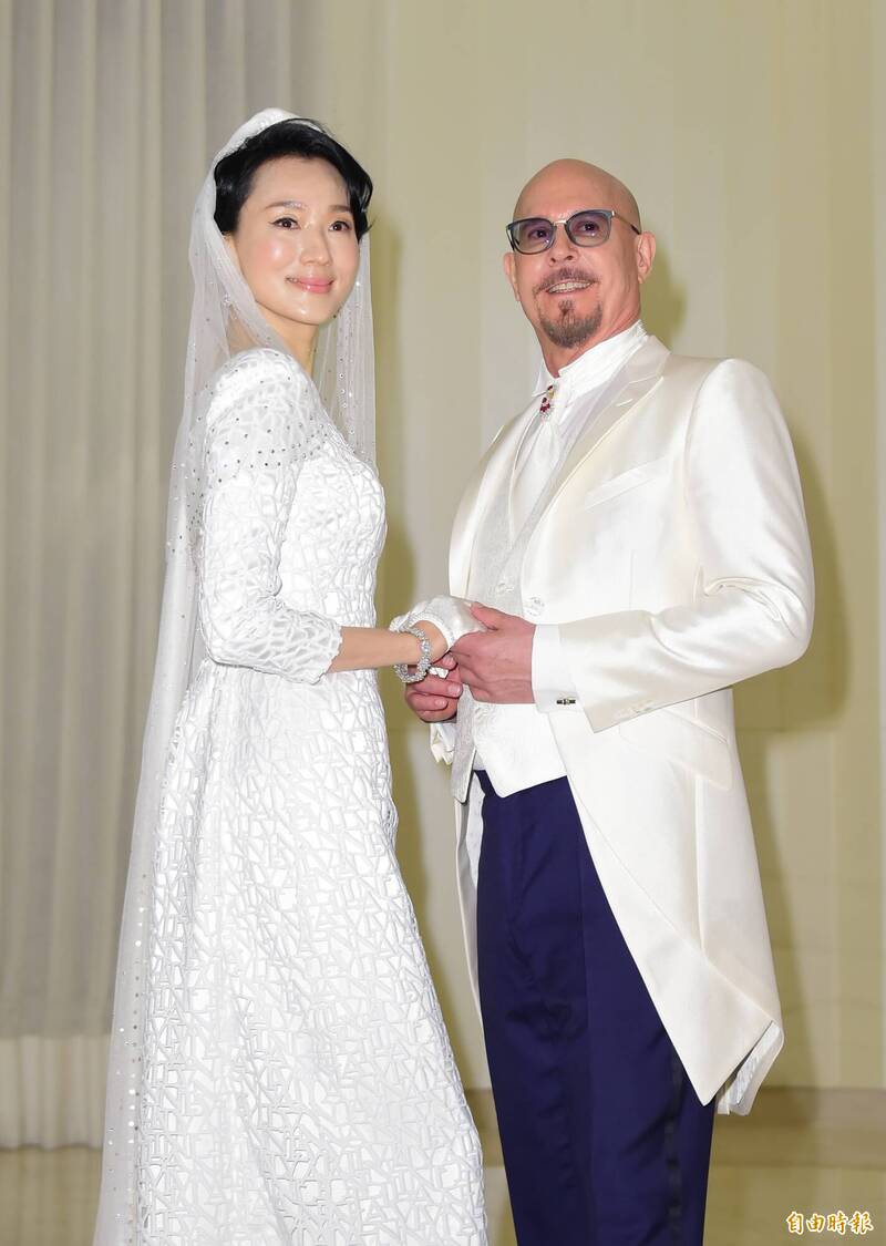 59歲坣娜驚傳死訊!情定280億猶太富商老公 生前封麥成絕響