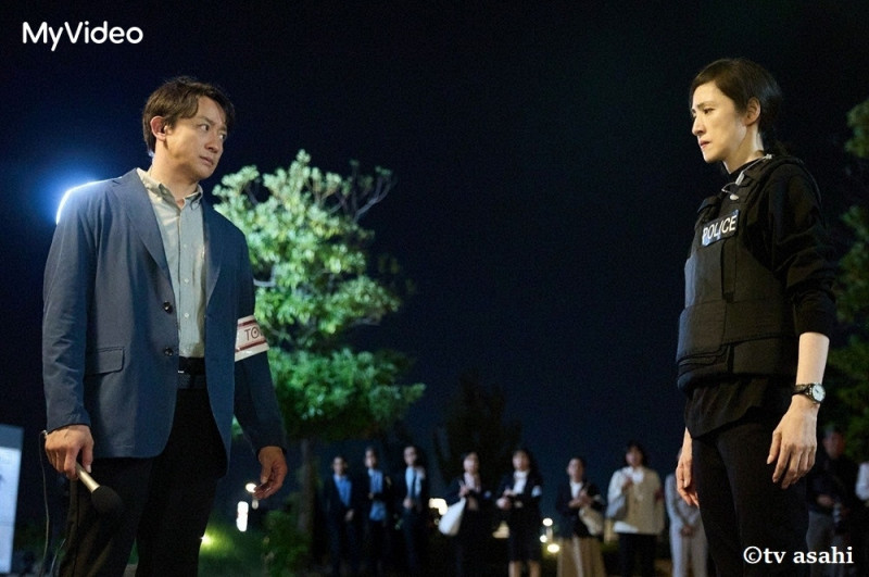 天海祐希（右）與山本耕史在《女王偵訊室2025》首集就有激烈衝突。（MyVideo提供）