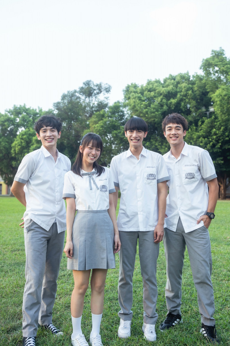 張豐豪（左起）、項婕如、劉修甫趁空檔會帶著趙崇喆到處玩。（三匠影視提供）