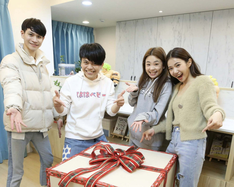 蔡阿嘎與ANDY老師和家寧曾經合照，現兩人已分手（圖擷取自蔡阿嘎臉書）