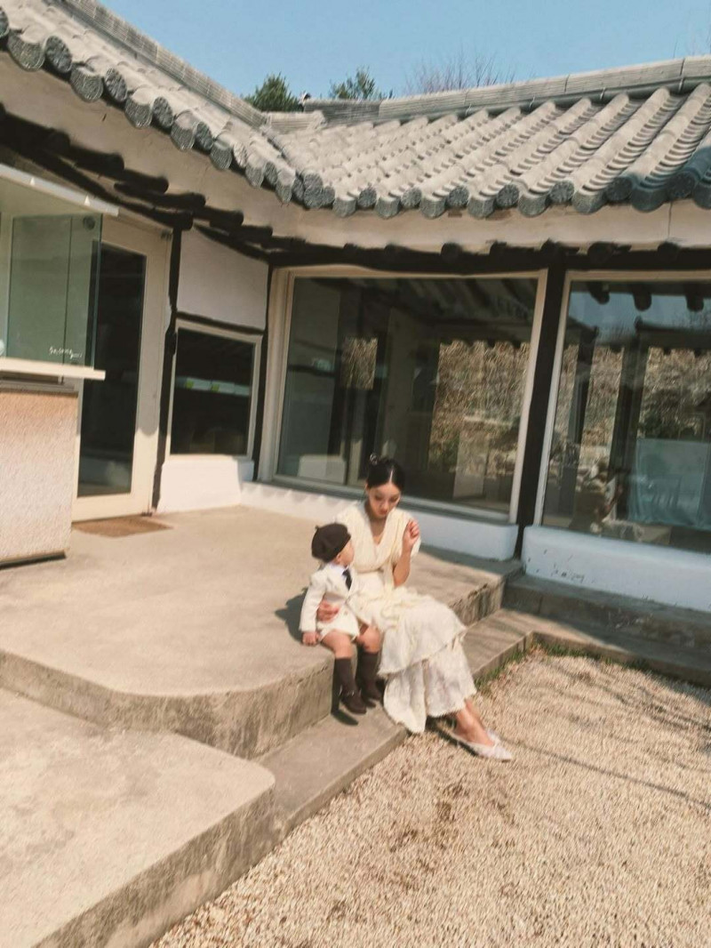 文佳菲和兒子共享天倫樂。（翻攝自IG）