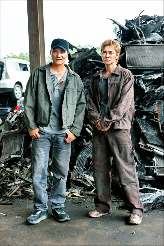 羅志祥（右）與馬志翔是遠房親戚。（華納音樂提供）