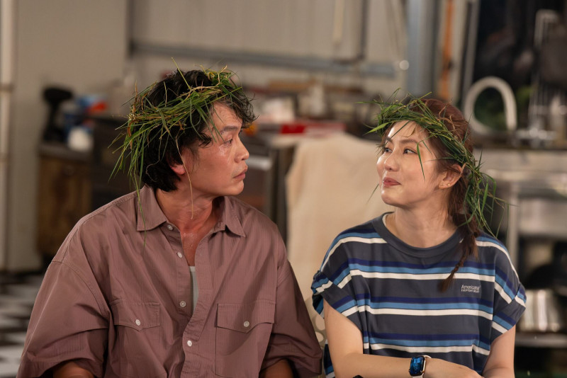 黃鐙輝（左）直呼王宇婕笑容「直擊我心臟」，王宇婕曝他超強天賦。（東森綜合台提供）