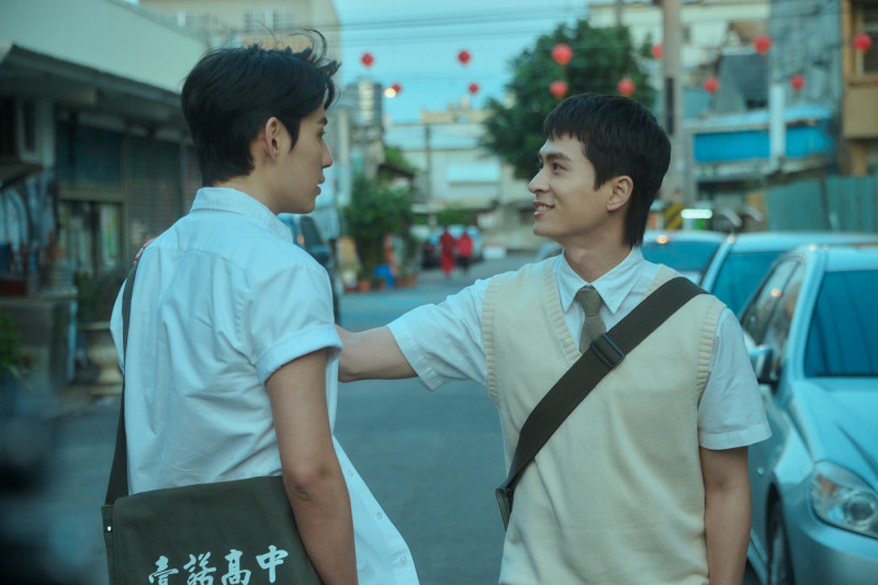 石知田（右）、徐鈞浩在台中拍戲，秒變老饕。（如果我不曾見過太陽提供）