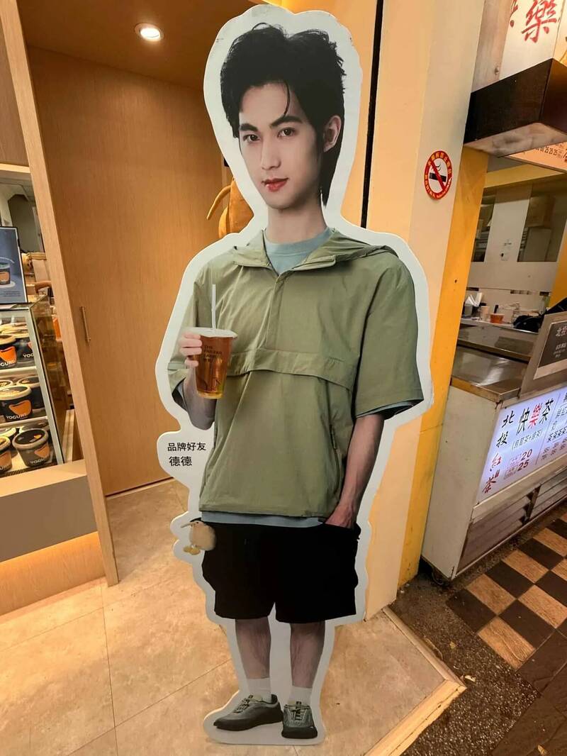 鄭運鵬笑稱這張照片跟他認識的本人一模一樣。（翻攝自Threads）