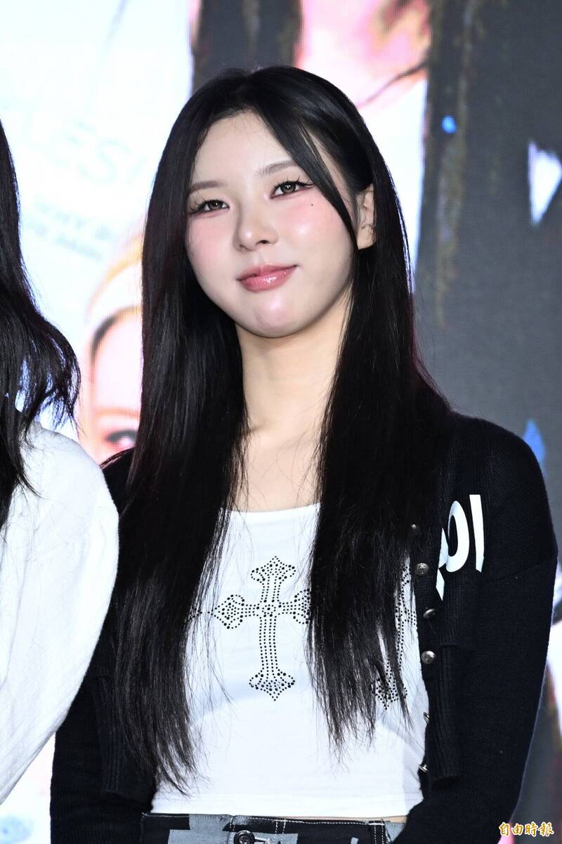 來自韓國的AYEON阿勇感謝團員們幫忙她練習中文。（記者胡舜翔攝）