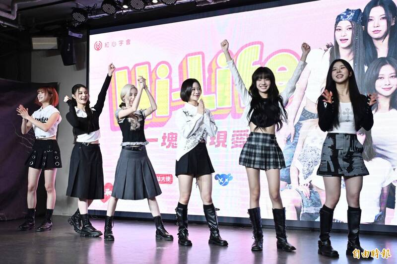 幻藍小熊成員日前因為簽證問題被從美國遣返，團員們都覺得很可惜。（記者胡舜翔攝）