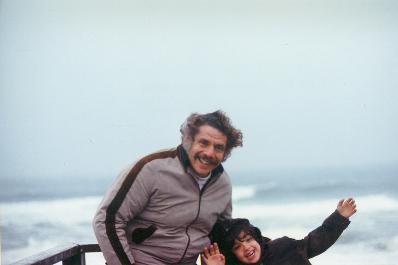 傑瑞史提勒（左）和童年的班史提勒。（Apple TV提供）