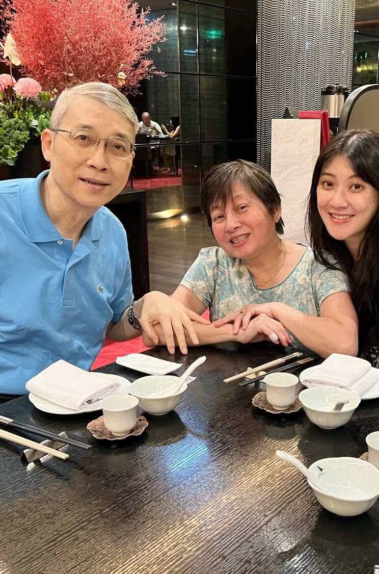 林逸欣（右）笑說自己家人都不是老饕，只愛吃家常便當。（翻攝自臉書）