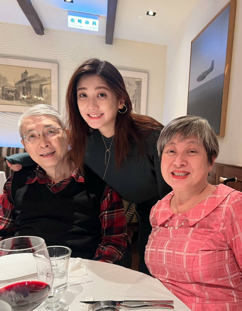 林逸欣（中）和爸爸都不吃牛肉，因此和台南有名的溫體牛只能遺憾說掰掰。（翻攝自臉書）