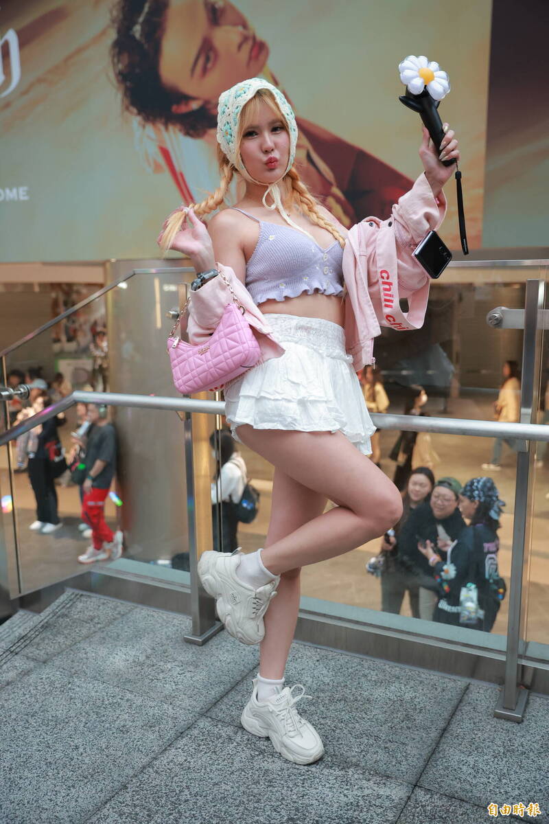 粉絲穿超辣朝聖GD。（記者王文麟攝）
