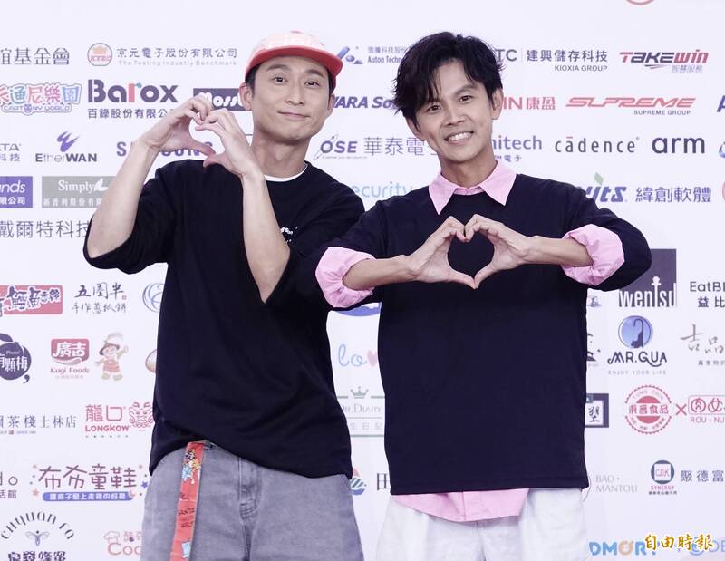 浩角翔起出席忠義基金會「家孩有我在」公益園遊會，左為浩子、右為阿翔。（記者陳奕全攝）