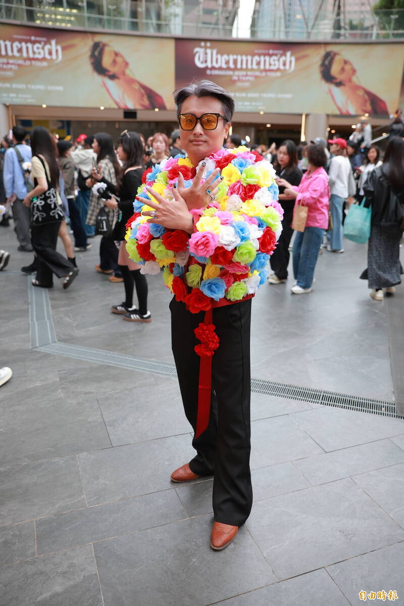 GD大巨蛋開唱！棒棒堂阿緯低調朝聖 被追問「只比個讚」