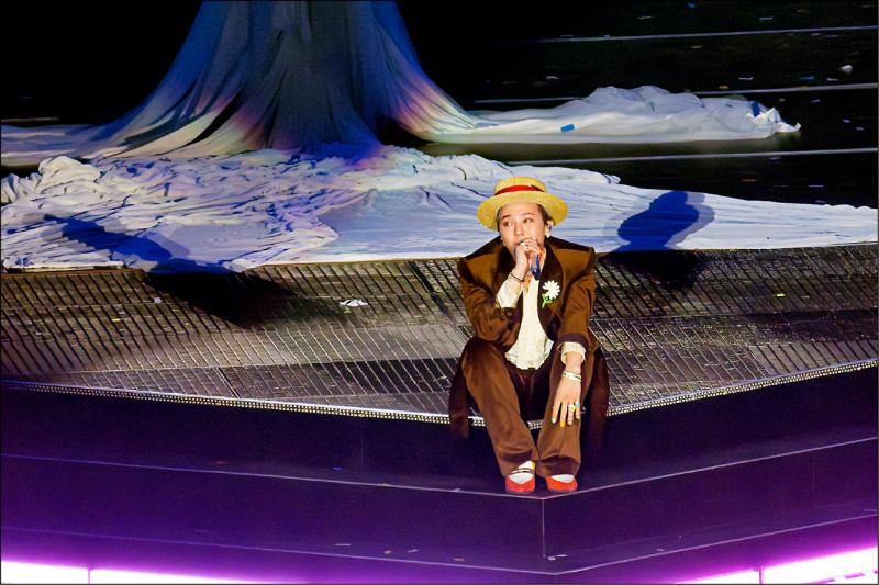 GD獻唱多首夯曲，嗨翻全場4萬人。（讀者提供）