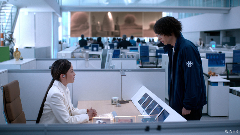 《火星女王》菅田將暉（左）與宮澤理惠同屬於行星間宇宙開發組織ISDA成員。（Hami Video提供）