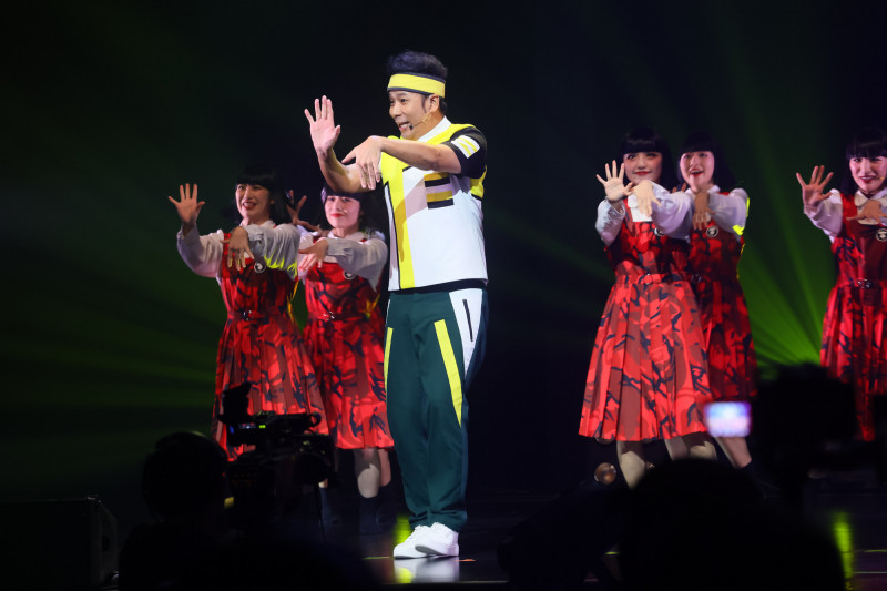 香蕉哥哥帶動跳，與avantgardey一起演出。（B'in Live Entertainment提供）