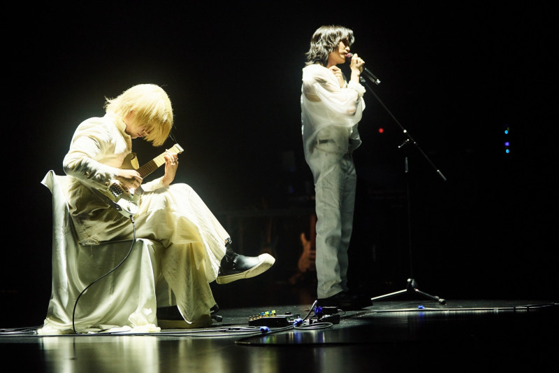 Ichika Nito（左）與持修共同演出。（大鴻藝術提供）