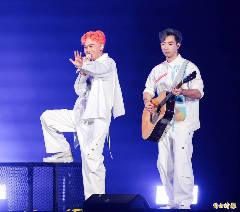 理想混蛋成軍8年攻蛋，氣氛感人。（記者王文麟攝）