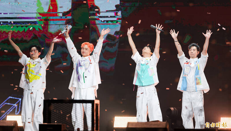 理想混蛋成軍8年攻蛋，氣氛感人。（記者王文麟攝）