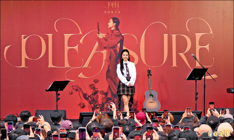 蔡依林相隔6年舉辦簽唱會，看到滿滿人潮有種回春的效用。（記者潘少棠攝）