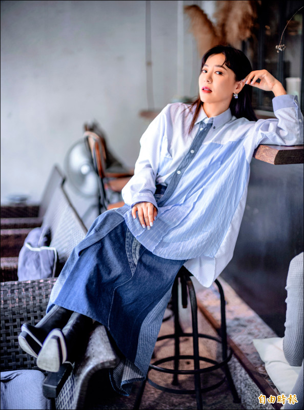 丁噹用聲波幫助人重拾內在的平和與喜悅。（記者王文麟攝）