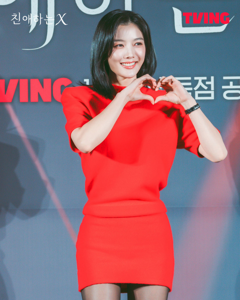 金裕貞日前出席《親愛的X》發布會。（翻攝自IG）