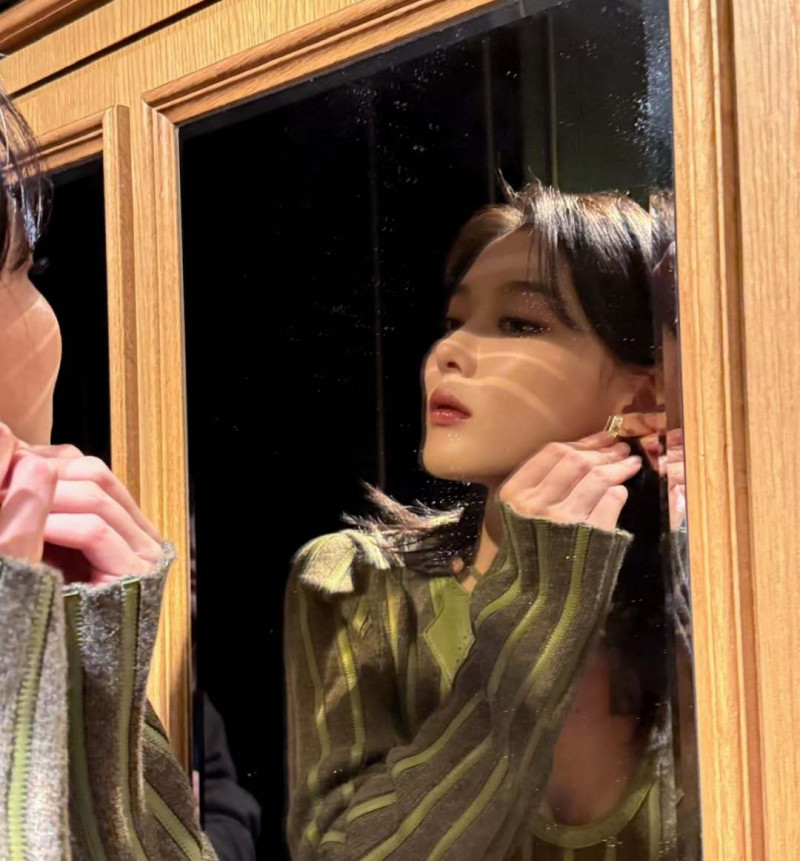 金裕貞曬出多張美照，女人味十足。（翻攝自IG）