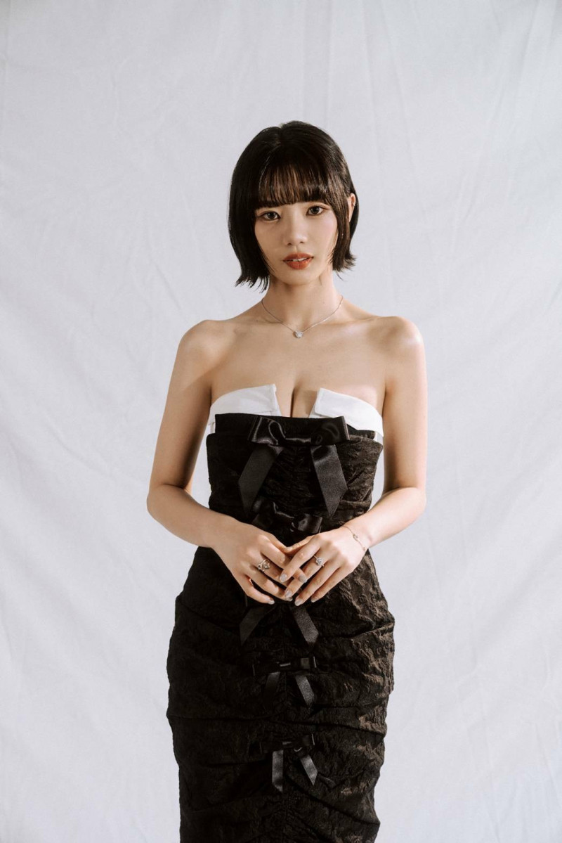 木木是近年備受關注的主持新秀，為迎戰跨年認真保養喉嚨。（年代提供）