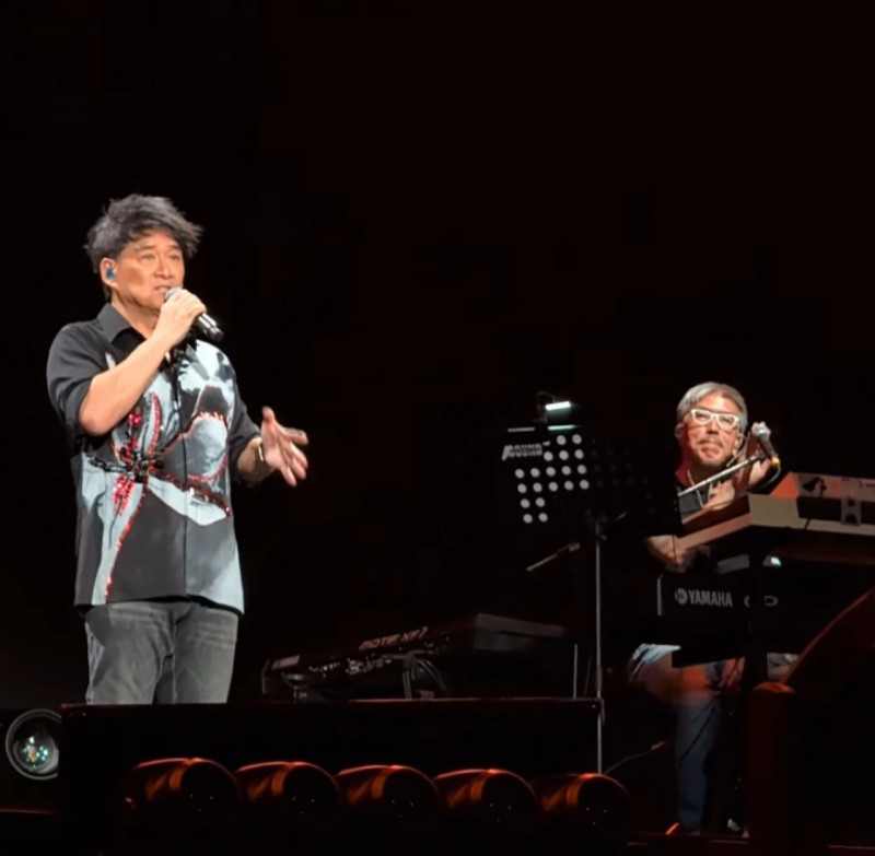 屠穎（右）曾擔任周華健音樂總監，驟逝後遺體將在今天下午火化。（翻攝自臉書）