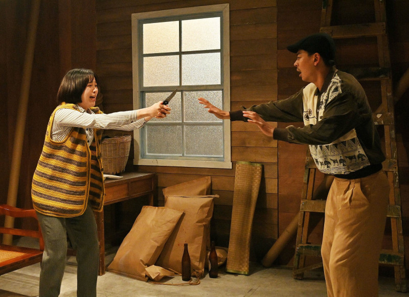 蔡祥（左）在《寶島西米樂 傳承》不願就範，與孫綻爆發激烈衝突。（台視提供）