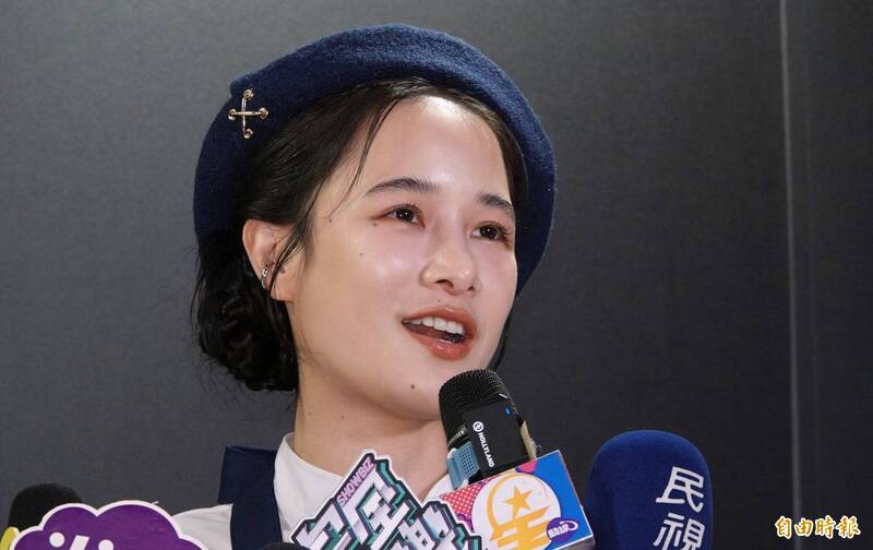 千千一開始以為自己是要當攝影師，沒想到是真的要上桌辦菜。（記者潘少棠攝）