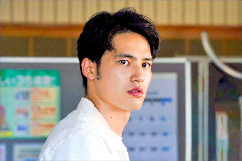 水上恒司在《火喰鳥之鳴》飾演內斂而逐漸崩潰的丈夫。（高雄電影節提供）