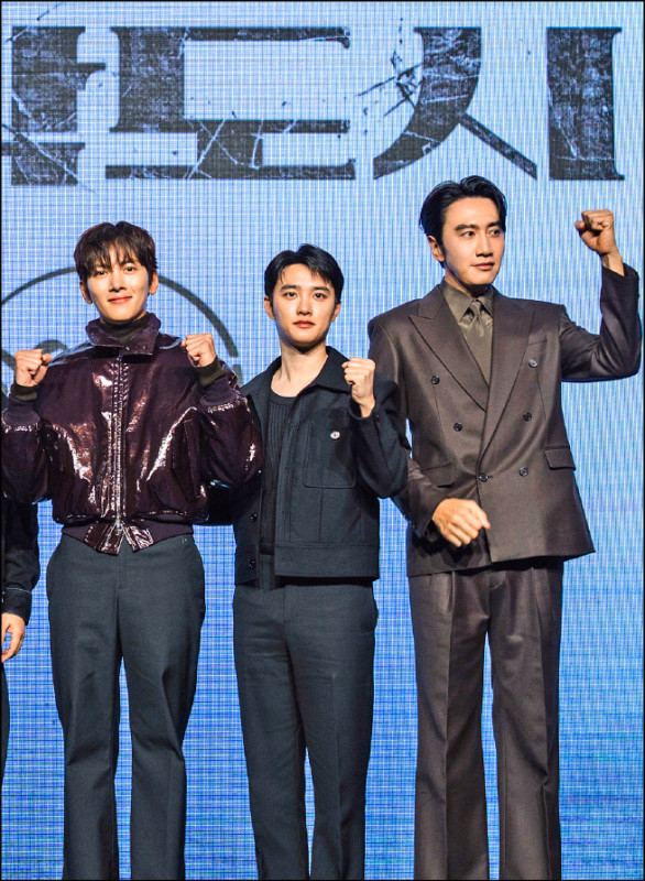 池昌旭（左起）、都敬秀、李光洙一同出席《操控遊戲》記者會，暢談拍攝祕辛。（Disney+提供）